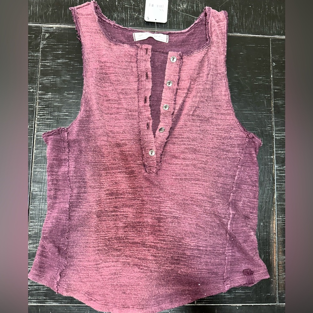 NWT - Free People. Tank with buttons in front. Purple. Size XS